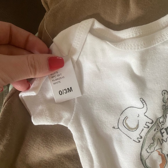 NWT set of three short sleeve unisex onesies 0-3 months in neutral colors - Picture 5 of 5